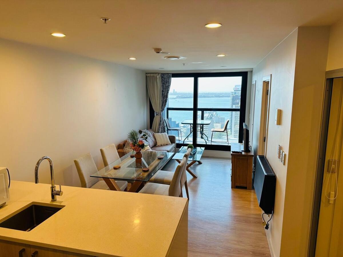 Apartment Spacious Magnificent Sea Views Front Of Sky Tower Auckland